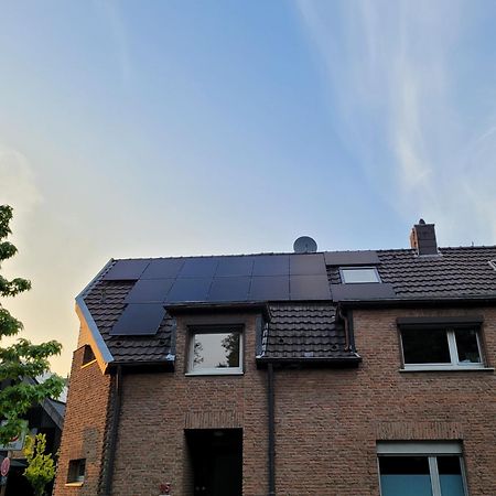 Messezimmer Am Thewissenweg Dusseldorf Ngoại thất bức ảnh