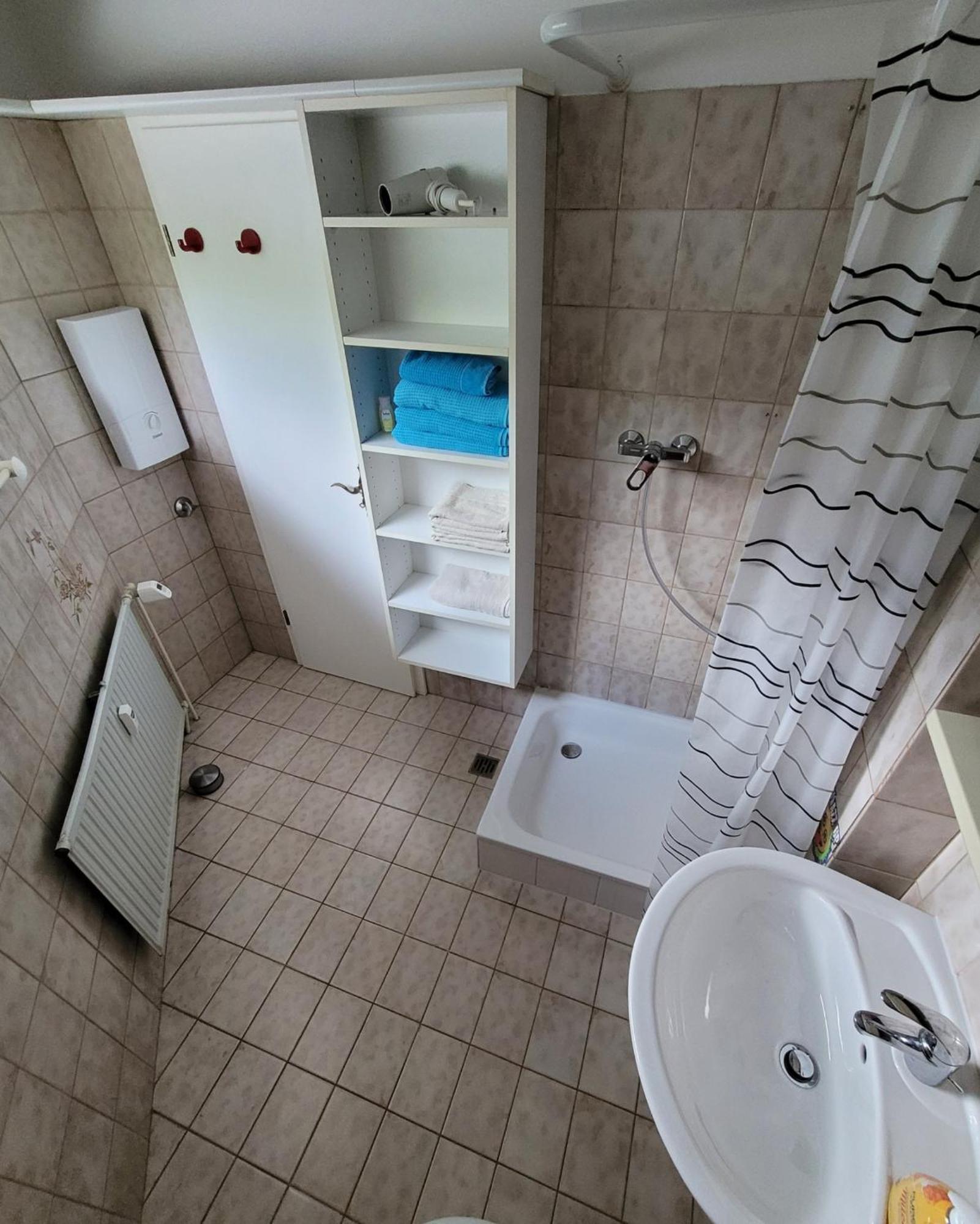 Messezimmer Am Thewissenweg Dusseldorf Ngoại thất bức ảnh